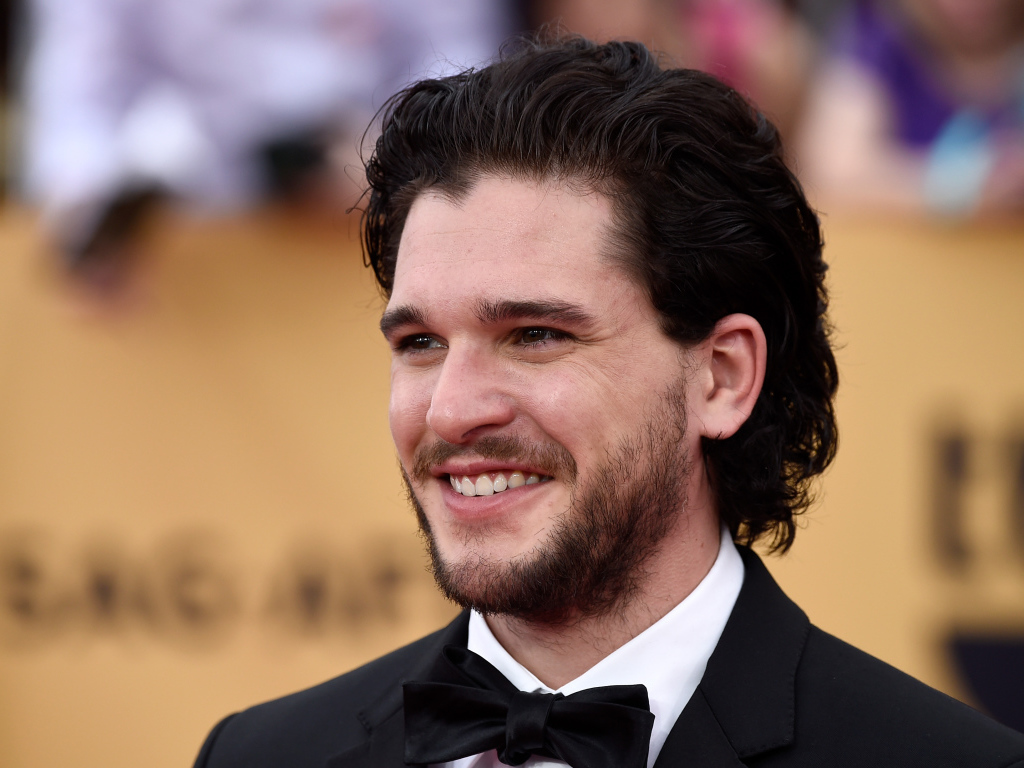 Улыбающийся мужчина, актер Кит Хэрингтон