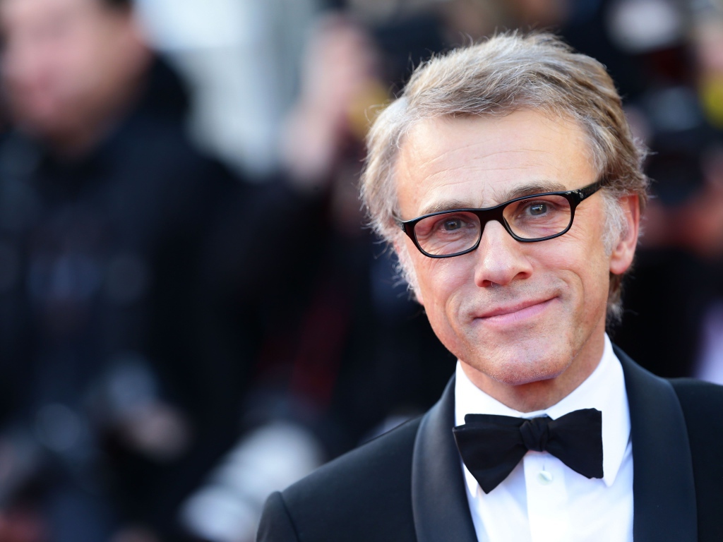 Стильный мужчина актер Кристоф Вальц в смокинге