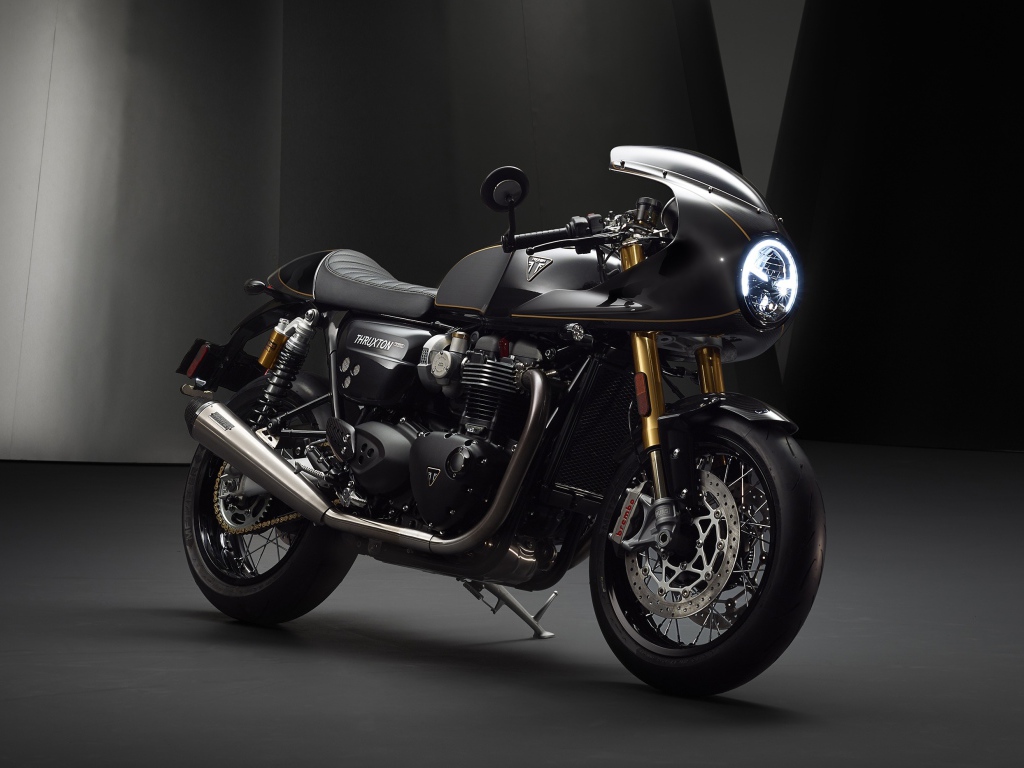 Черный мотоцикл Triumph Thruxton TFC 2019 года 