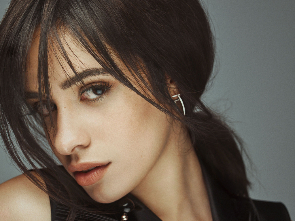 Певица Камила Кабельо лицо крупным планом