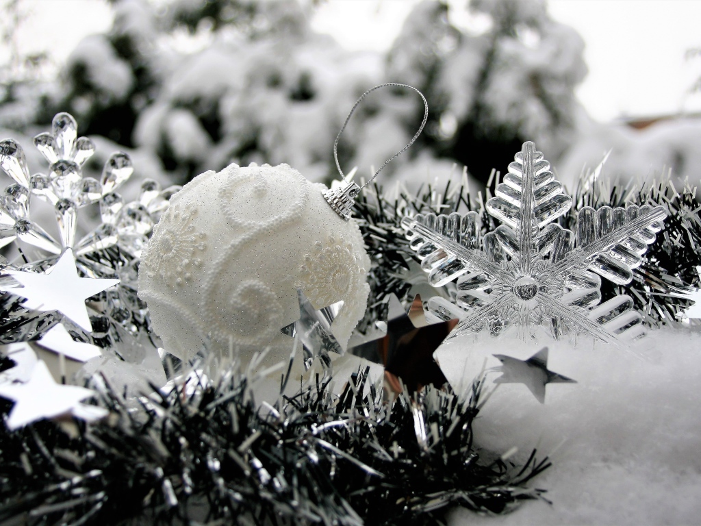 Красивые елочные украшение на Новый год 2020