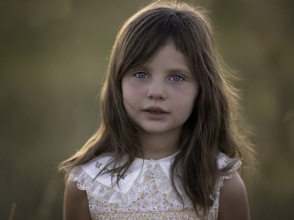 Лицо маленькой девочки шатенки