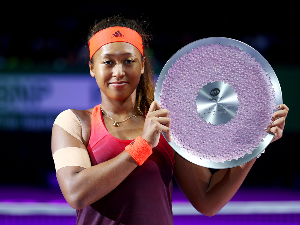 Японская теннисистка Наоми Осака с наградой 