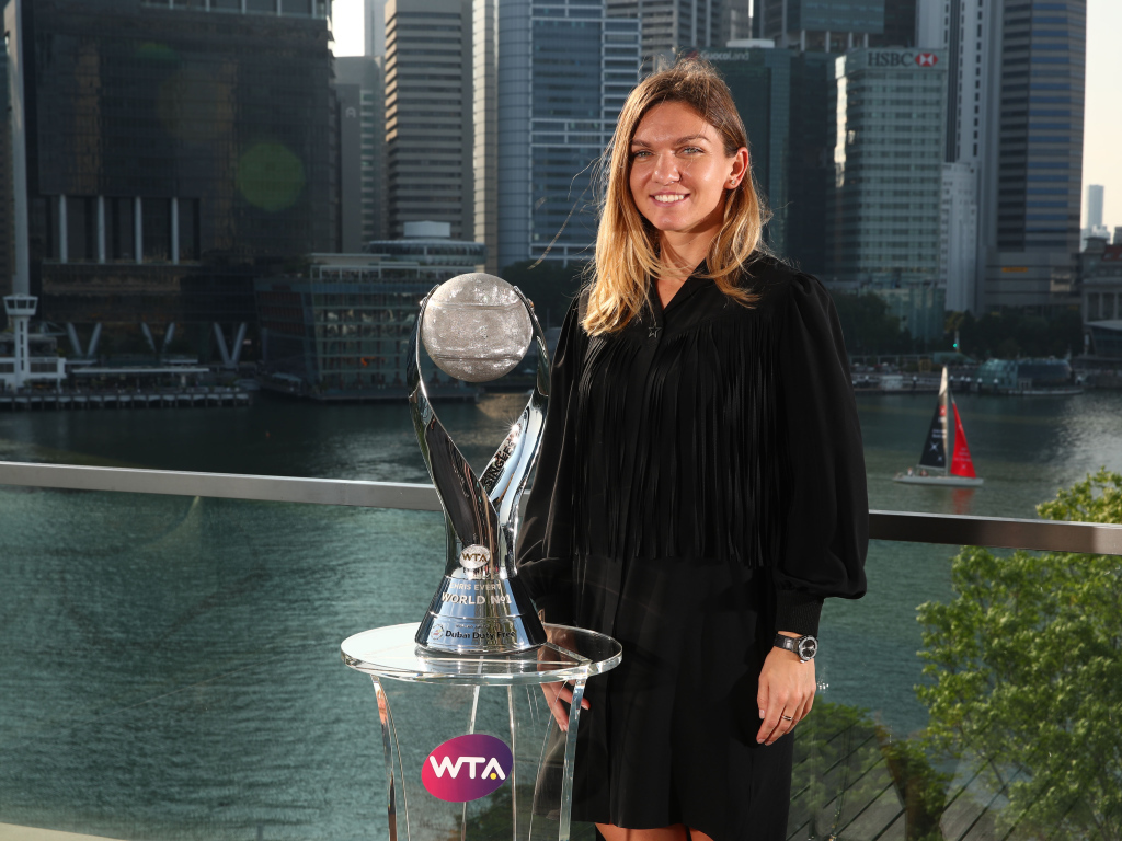 Теннисистка Симона Халеп с наградой