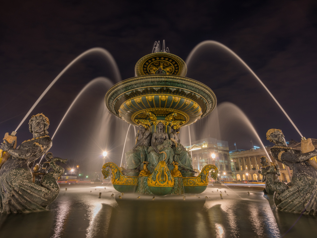 Фонтан Fontaines de la Concorde на площади Согласия, Париж. Франция