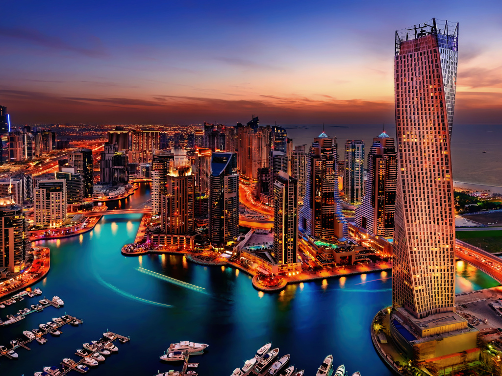 Красивый ночной вид на Дубай. ОАЭ