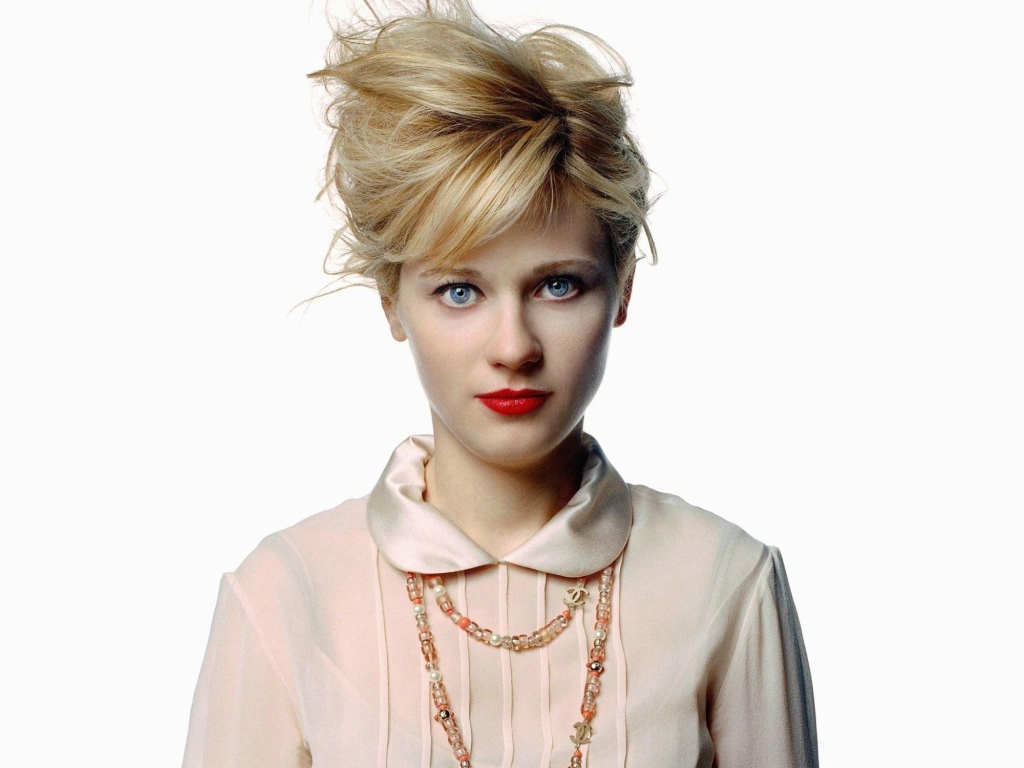 Американская актриса Зоуи Дешанель на белом фоне