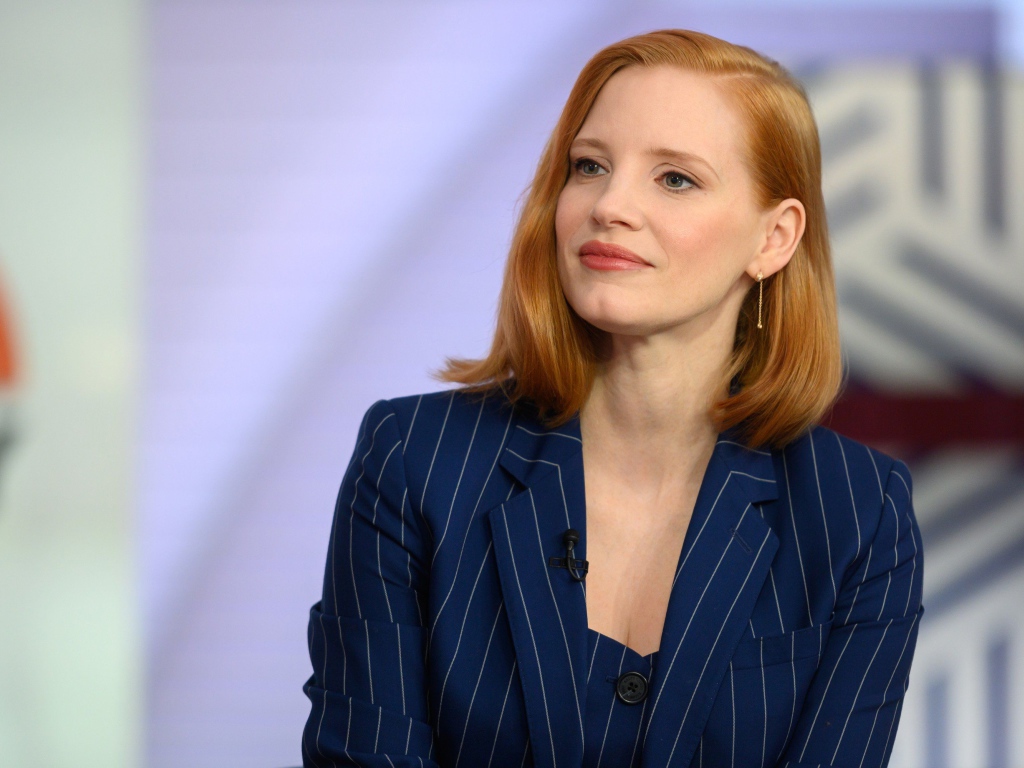 Рыжеволосая актриса Джессика Честейн в костюме