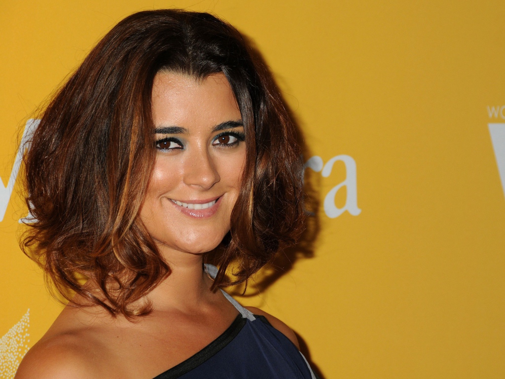 Улыбающаяся актриса Коте де Пабло 