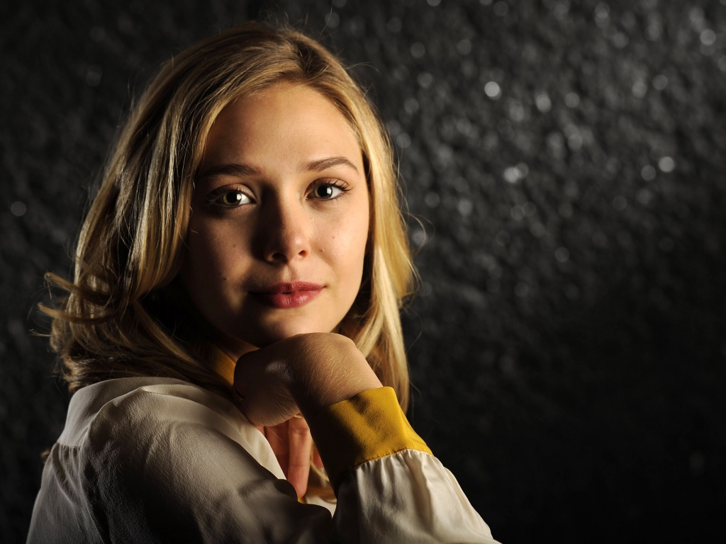 Нежная девушка, актриса Элизабет Олсен