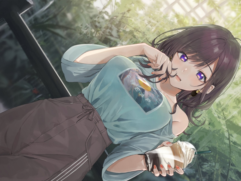 Красивая девушка аниме с коктейлем в руке 