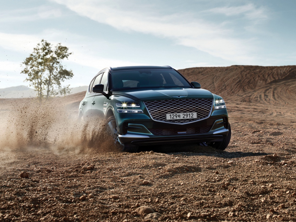 Внедорожник Genesis GV80, 2020 года на бездорожье 