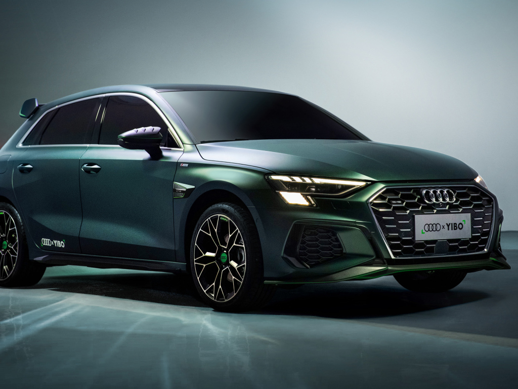 Автомобиль Audi A3 Sportback 35 TFSI S Line YIBO 2020  года на сером фоне