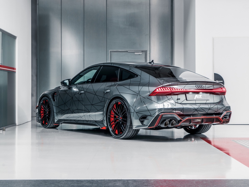 Серебристый автомобиль ABT RS7-R 2020 года вид сзади