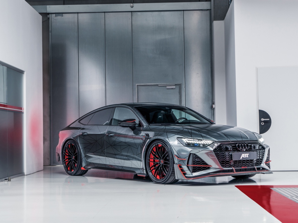 Стильный автомобиль ABT RS7-R 2020 года в гараже 