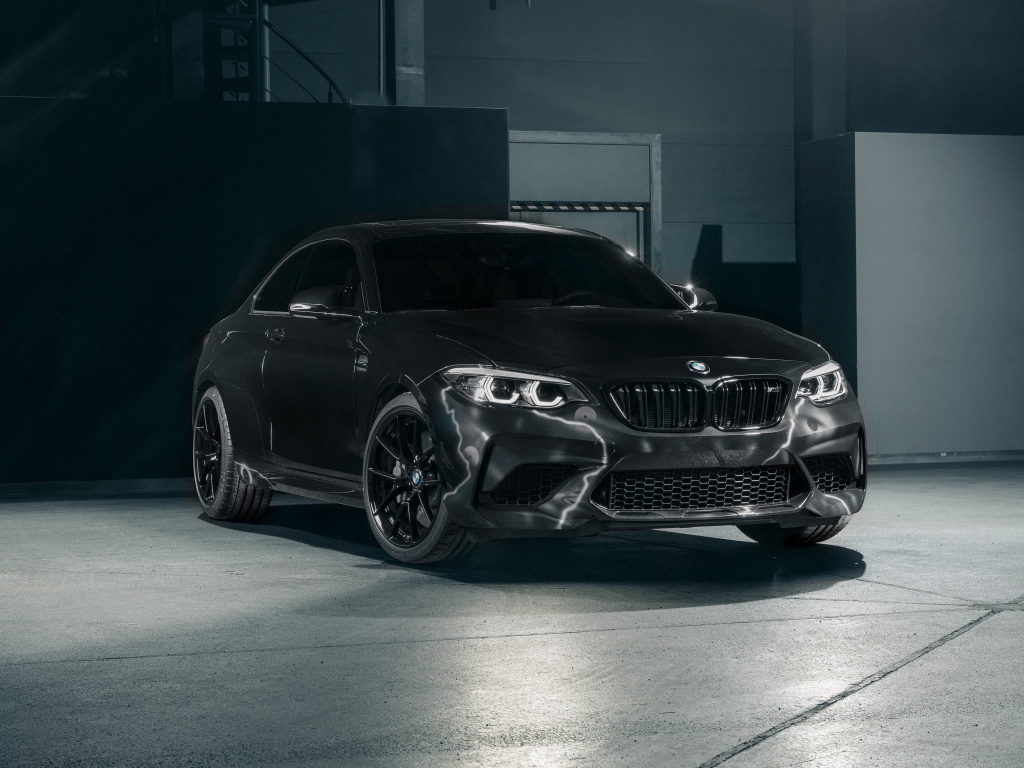 Черный автомобиль  BMW M2 Edition Designed By FUTURA 2000, 2020 года в гараже