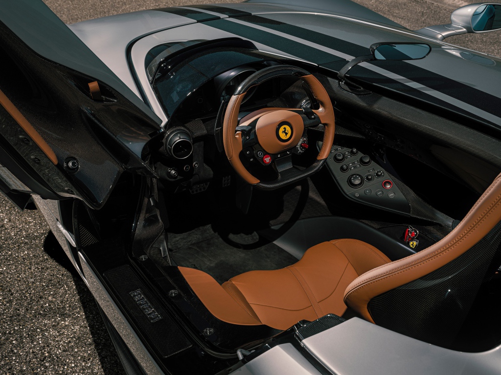 Салон автомобиля Ferrari Monza SP1 2020 года 