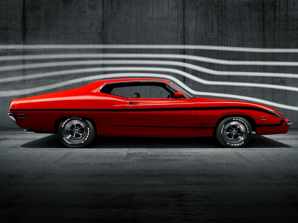Красный ретро автомобиль Ford Torino King Cobra, 1970 года