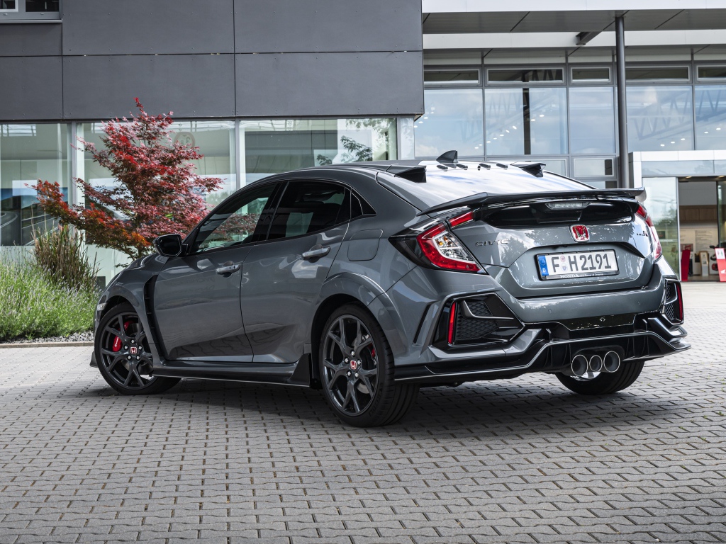 Серый автомобиль Honda Civic Type R Sport Line вид сзади