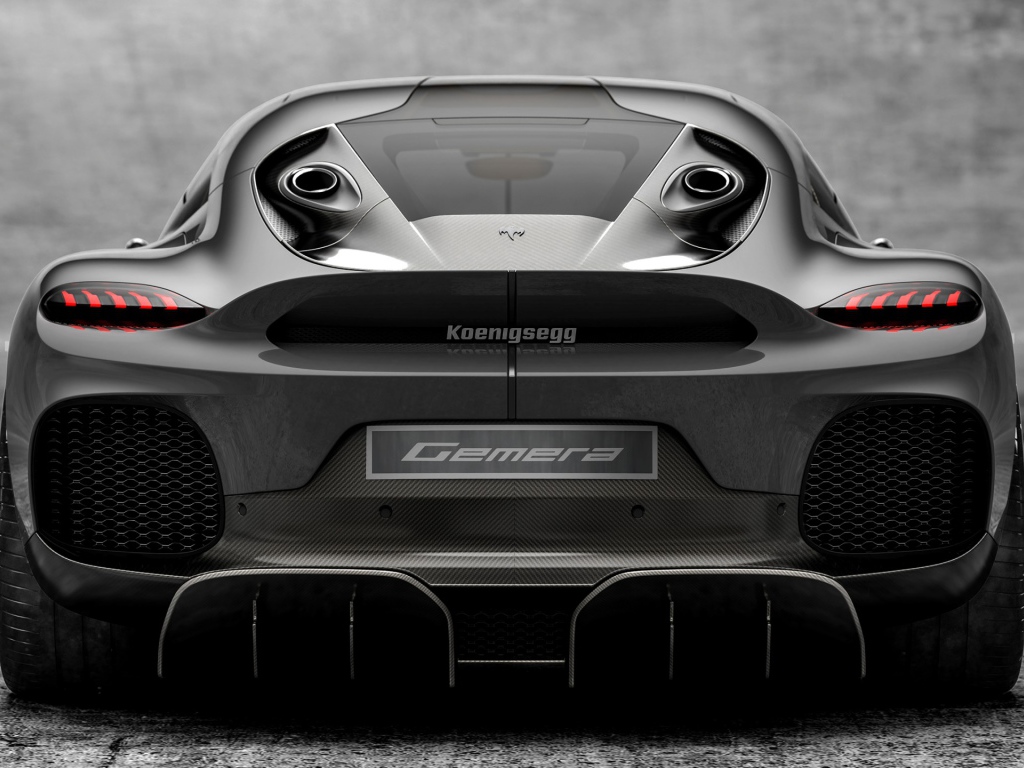 Серебристый автомобиль Koenigsegg Gemera 2020 года вид сзади