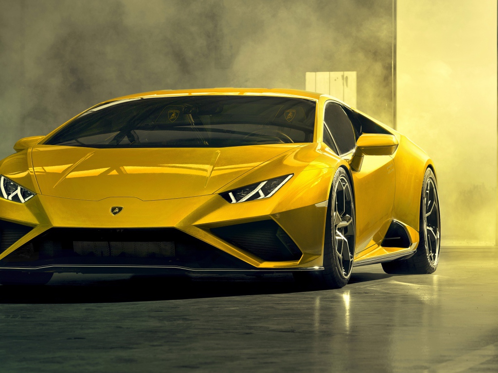 Заведенный автомобиль Lamborghini Huracan EVO RWD 2020 года в гараже 