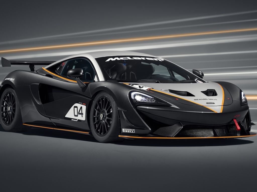 Спортивный автомобиль McLaren 570S GT4 2020 года на сером фоне