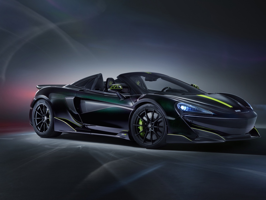 Черный автомобиль McLaren MSO 600LT Spider Segestria Borealis 2020 года на сером фоне
