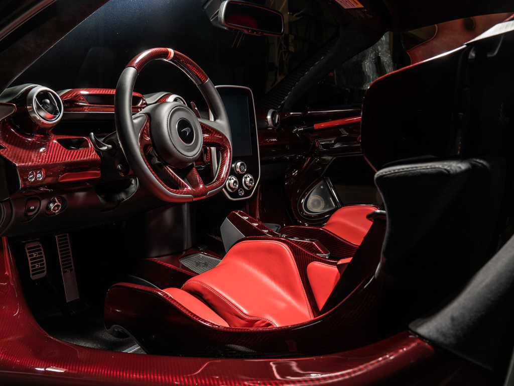 Красный кожаный салон McLaren Senna XP, 2019 года 