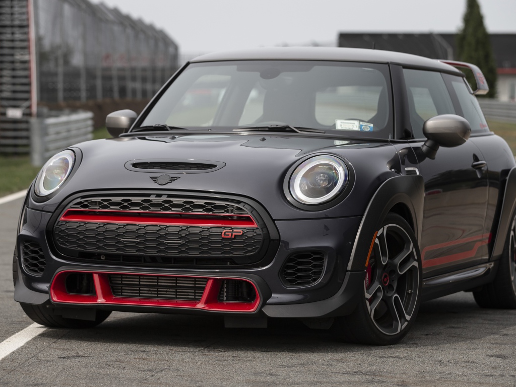 Черный автомобиль  MINI John Cooper Works GP, 2021 года 