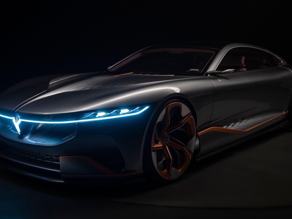Автомобиль Italdesign Voyah I-Land Concept 2020 года с включенными фарами