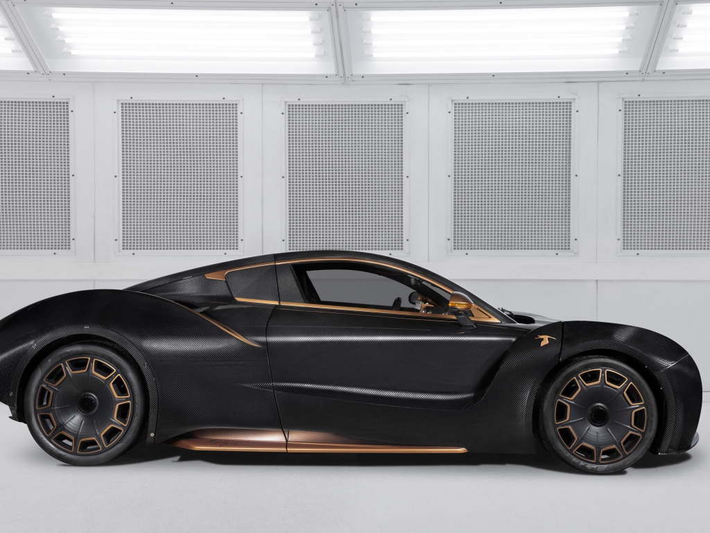 Черный автомобиль Hispano-Suiza Carmen Boulogne 2020 года вид сбоку 