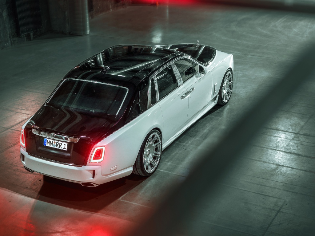 Дорогой автомобиль  Rolls-Royce Phantom 2019  года