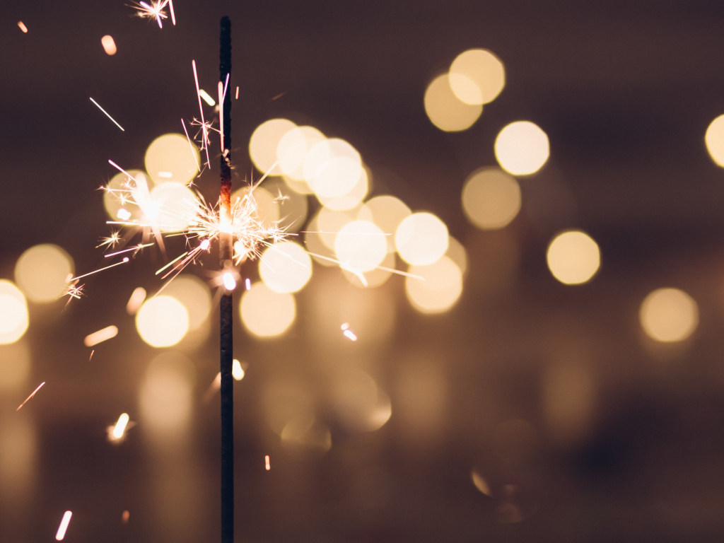 Зажженный бенгальский огонь крупным планом