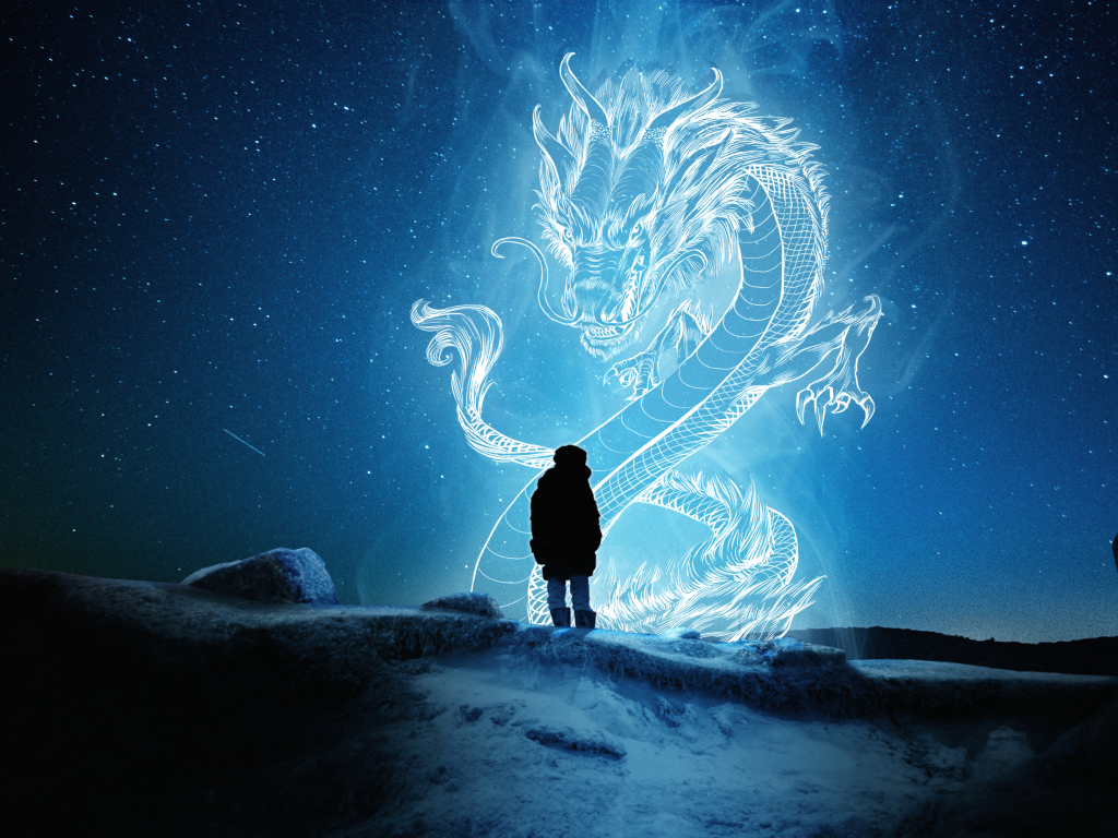 Человек смотрит на большого китайского дракона в звездном небе 