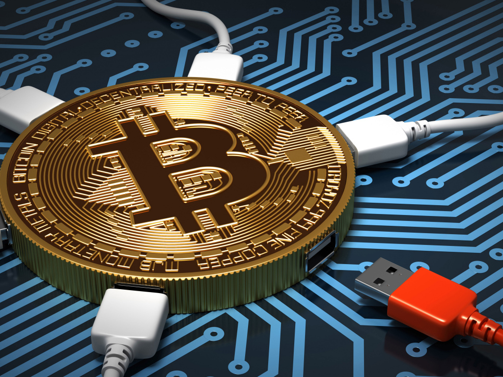 Кабель USB подключен к монете биткоин