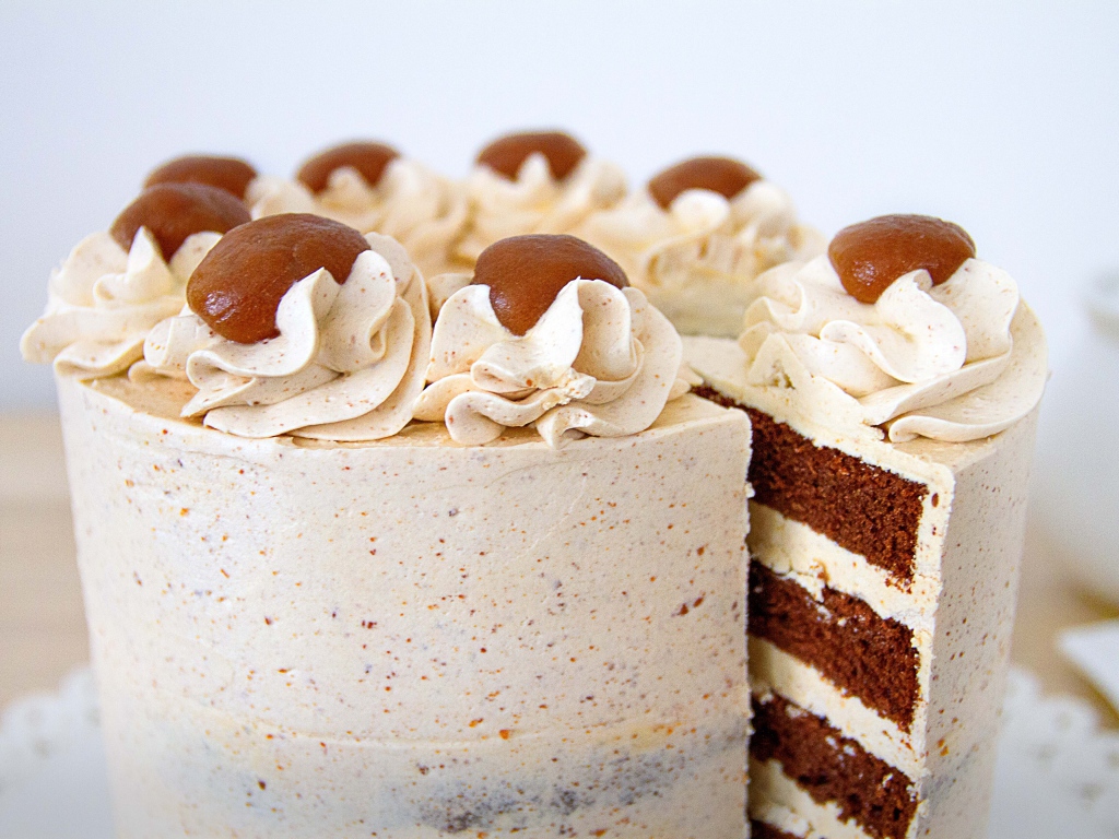 Торт с белым кремом и кофейными коржами 