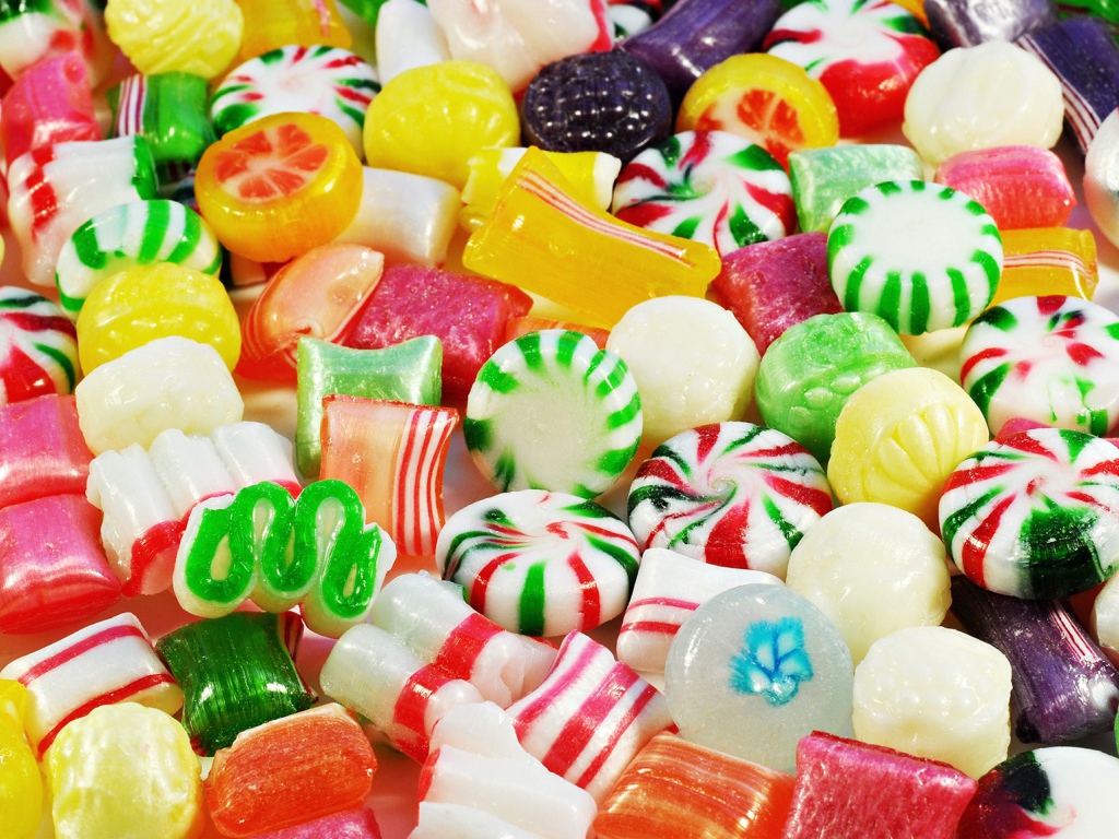 Вкусные разноцветные конфеты крупным планом