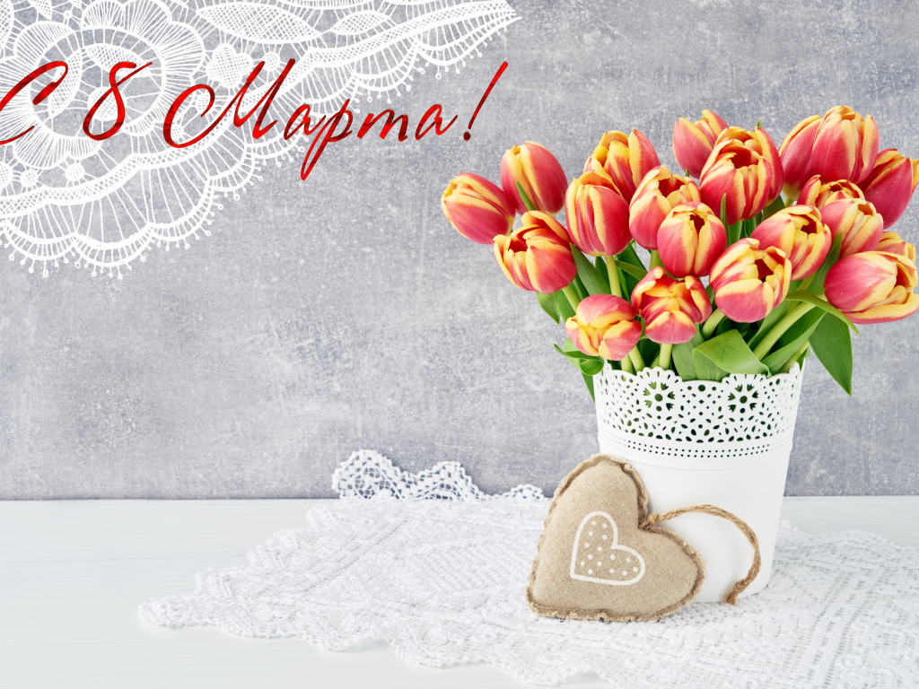 Букет тюльпанов на сером фоне на 8 марта