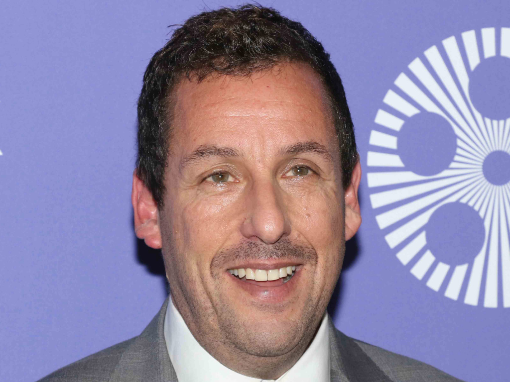 Актер Адам Сендлер крупным планом