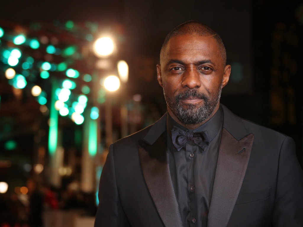 Британский актер Идрис Эльба  в костюме