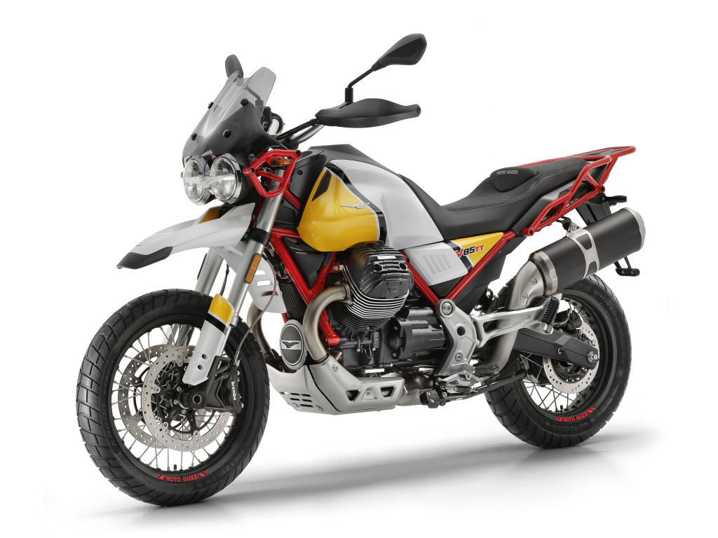 Мотоцикл  Guzzi V85 TT, 2019 года на белом фоне