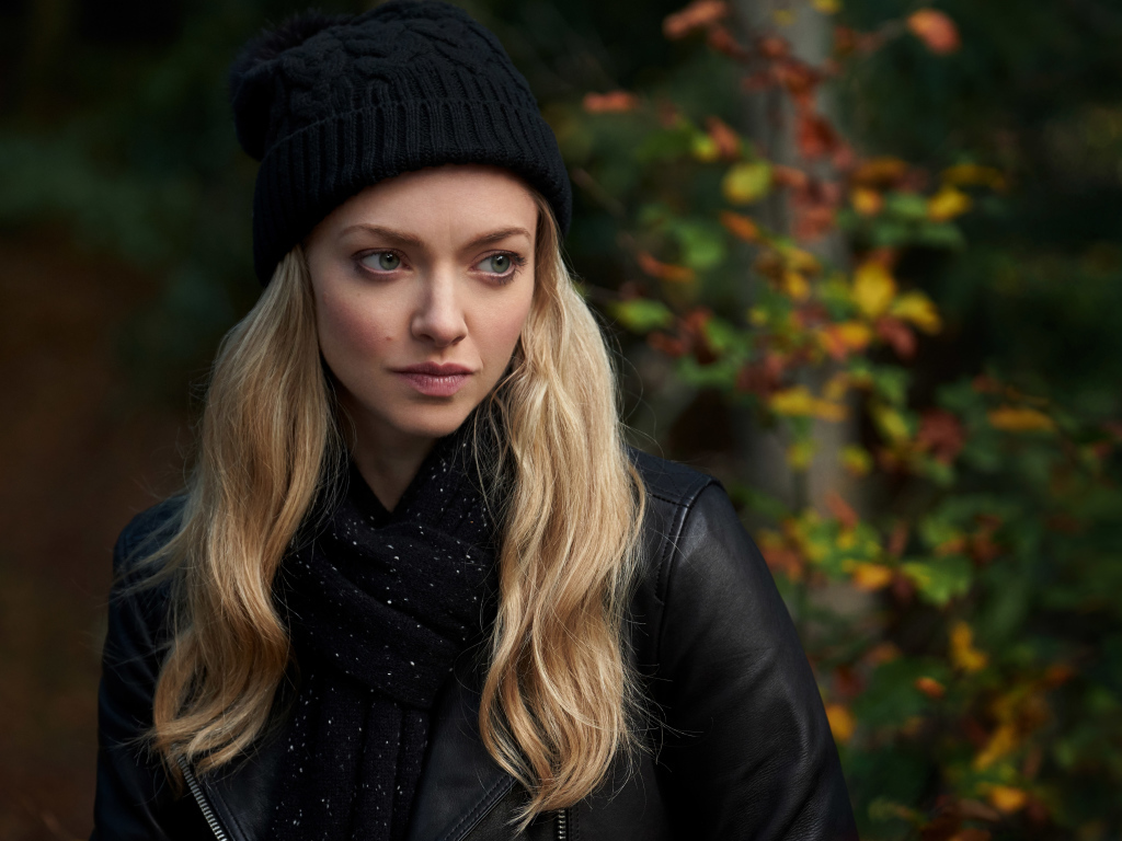 Актриса Аманда Сейфрид в фильме Тебе стоило уйти, 2020