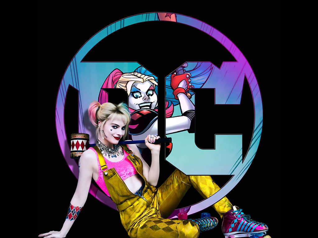 Персонаж Харли Квин у логотипа на черном фоне