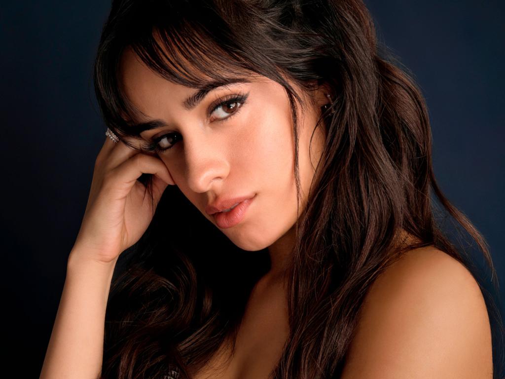 Молодая певица Камила Кабельо крупным планом