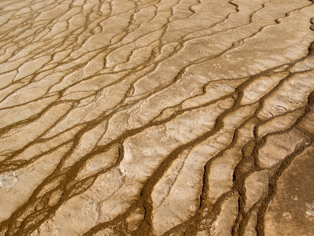Трещины на песке крупным планом