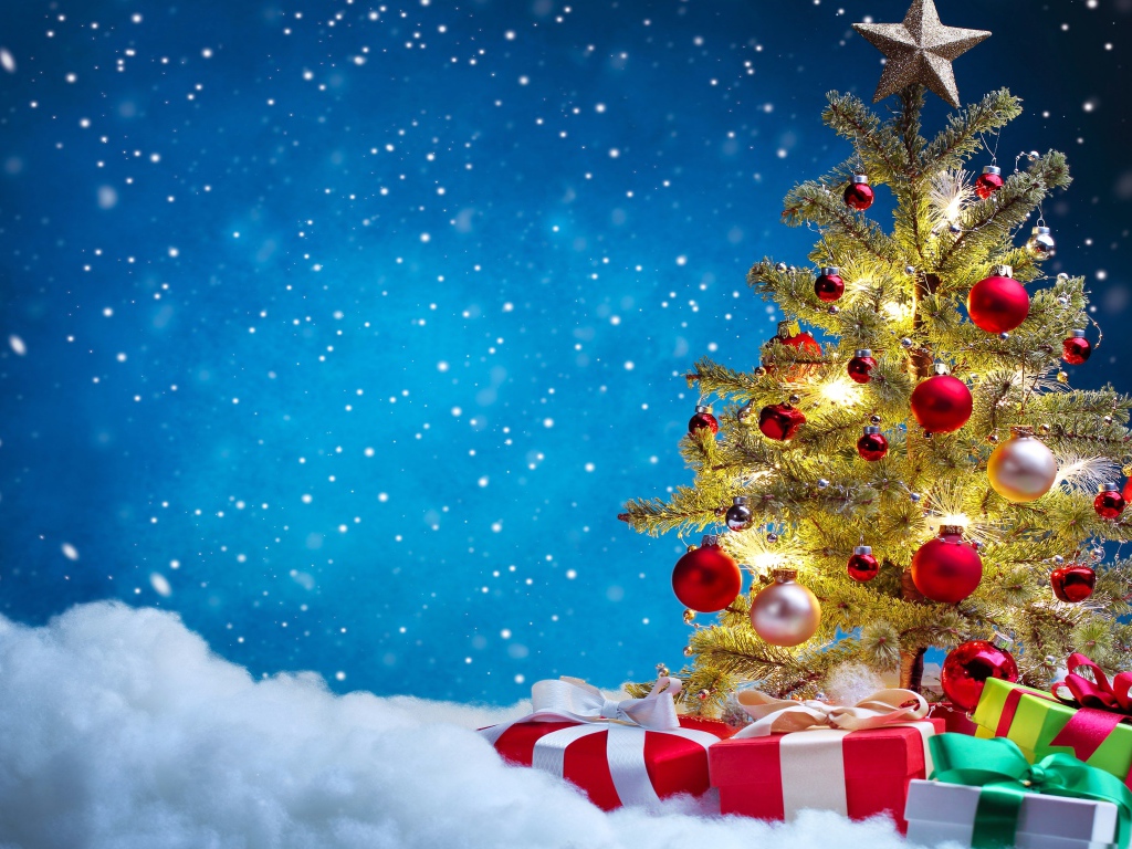 Красивая наряженная елка с подарками, фон для новогодней открытки