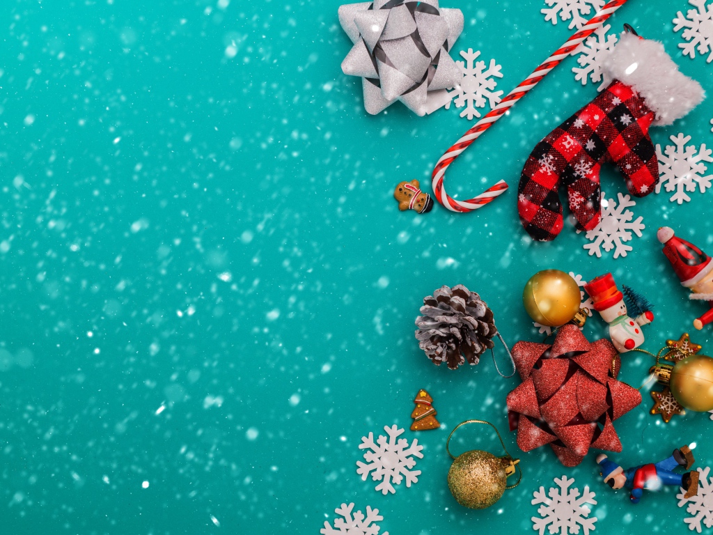 Новогодний декор на голубом фоне, шаблон для открытки 