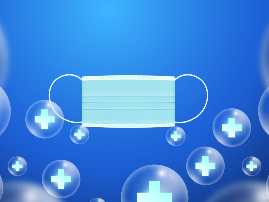 Медицинская маска от коронавируса на голубом фоне 
