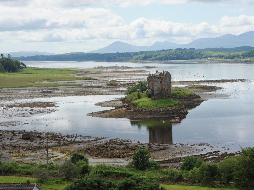 Заброшенная церковь на острове, Шотландия 