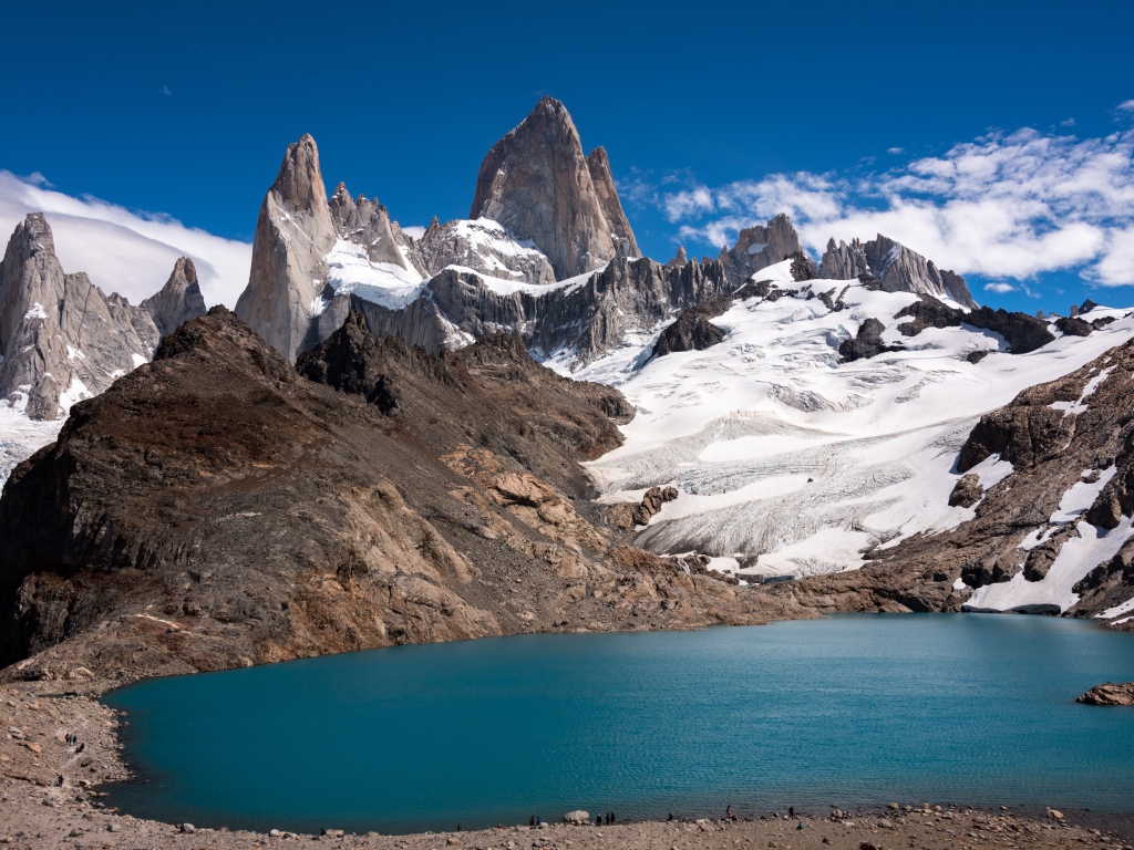 Красивый вид на горы и озеро в Национальном парке Фицрой, Чили